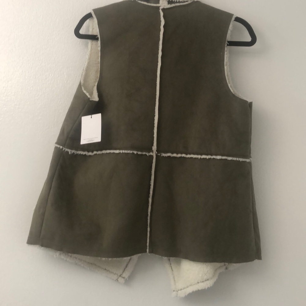 Caslon Reversible Faux Shearling Vest - Picture 6 of 8